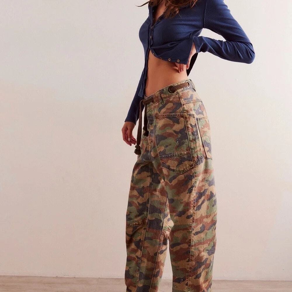We the Free Moxie Camo print barrel jeans 27